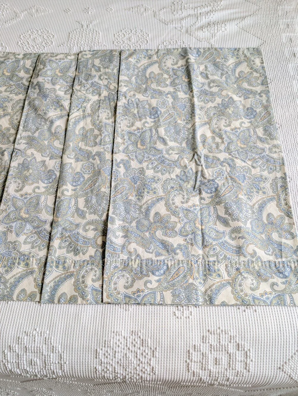 Better Homes and Gardens Paisley Green Cream Pillow Covers Size 19.5